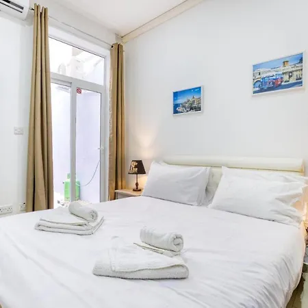 Nr Retreat Apartment